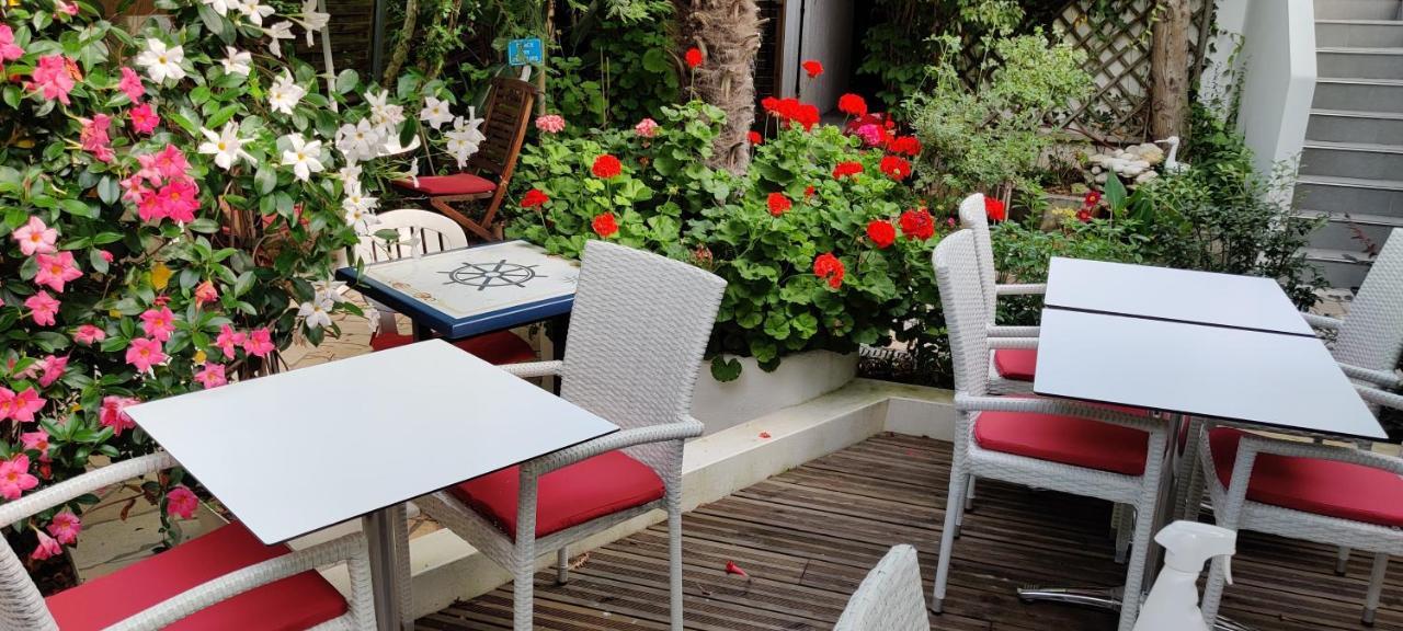 Logis Hotel Les Bleuets Ρουαγιάν Εξωτερικό φωτογραφία