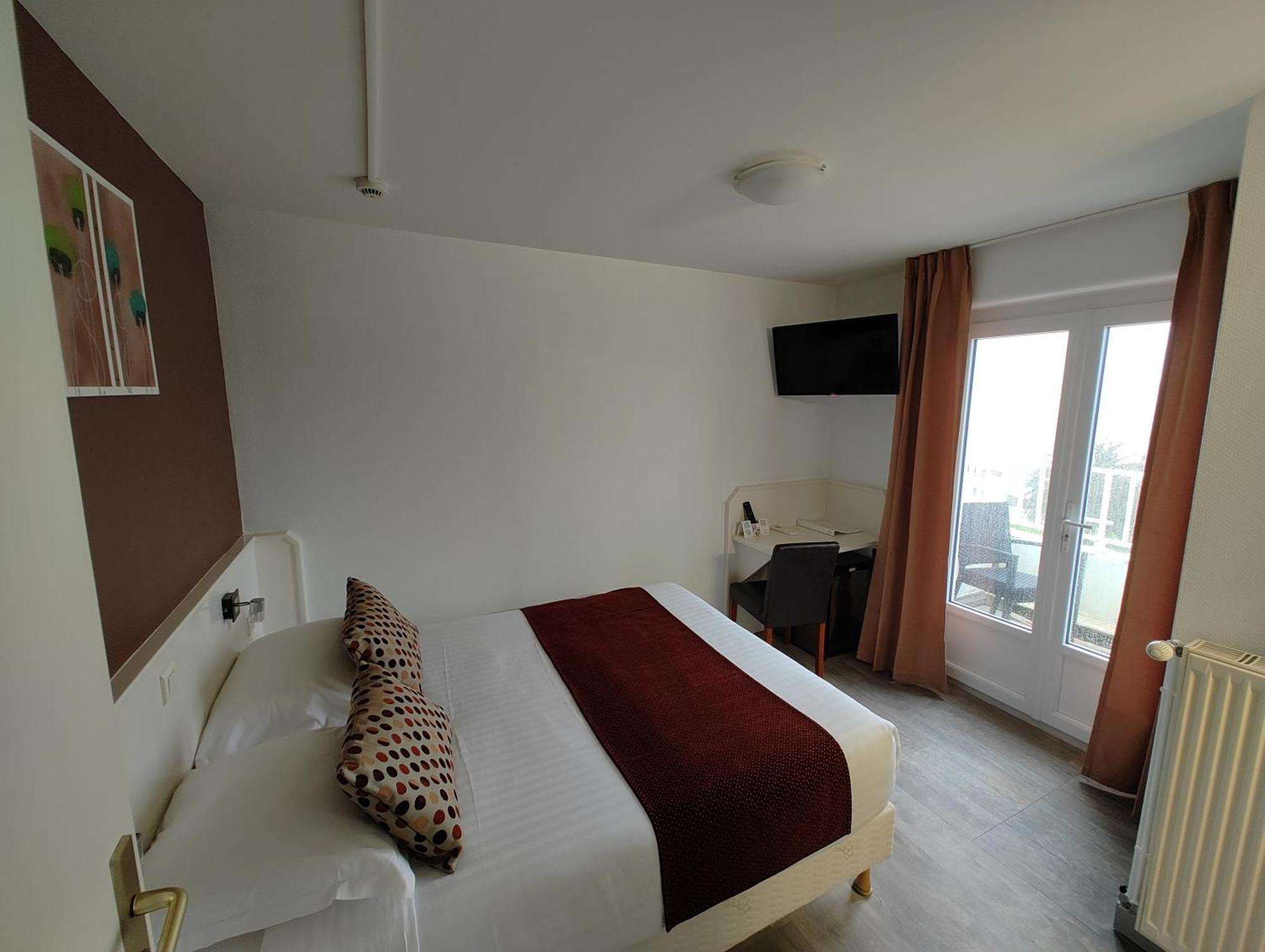Logis Hotel Les Bleuets Ρουαγιάν Εξωτερικό φωτογραφία