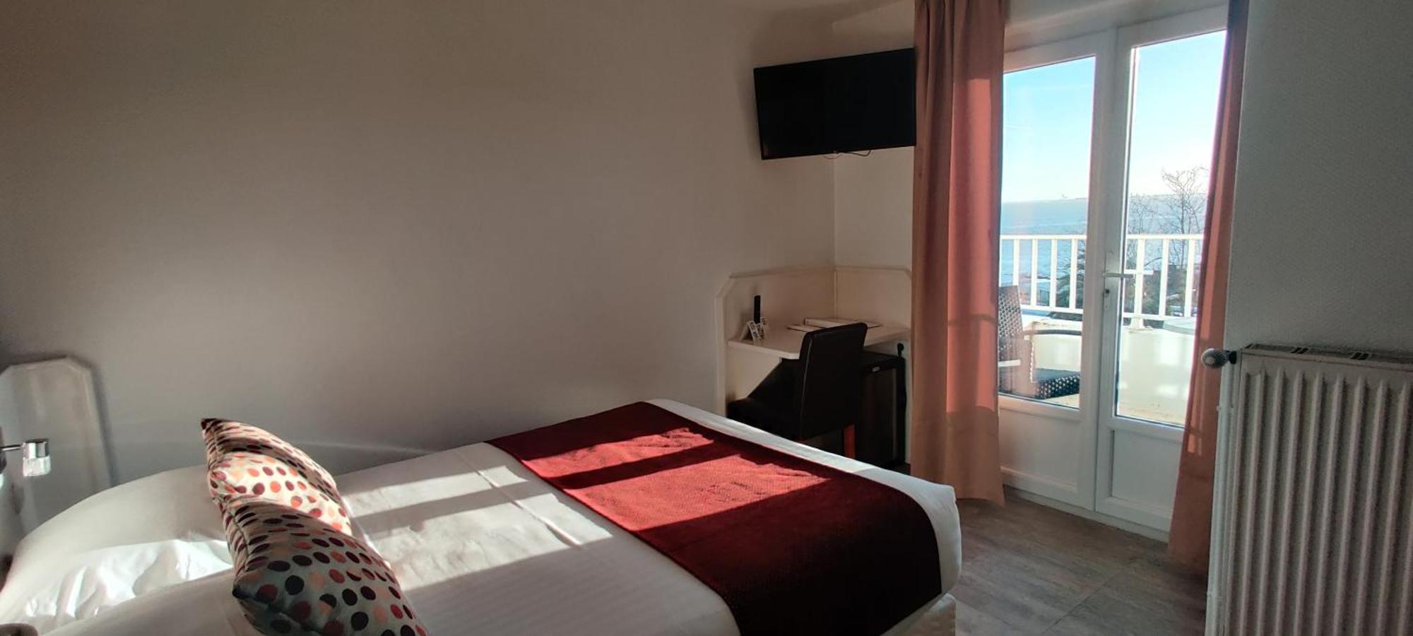 Logis Hotel Les Bleuets Ρουαγιάν Εξωτερικό φωτογραφία