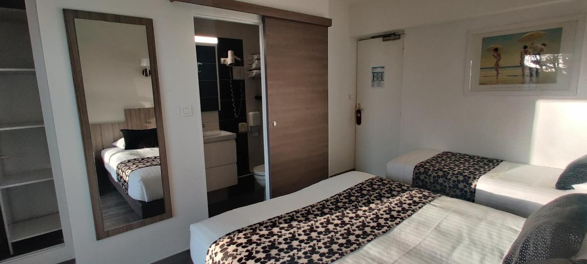 Logis Hotel Les Bleuets Ρουαγιάν Εξωτερικό φωτογραφία