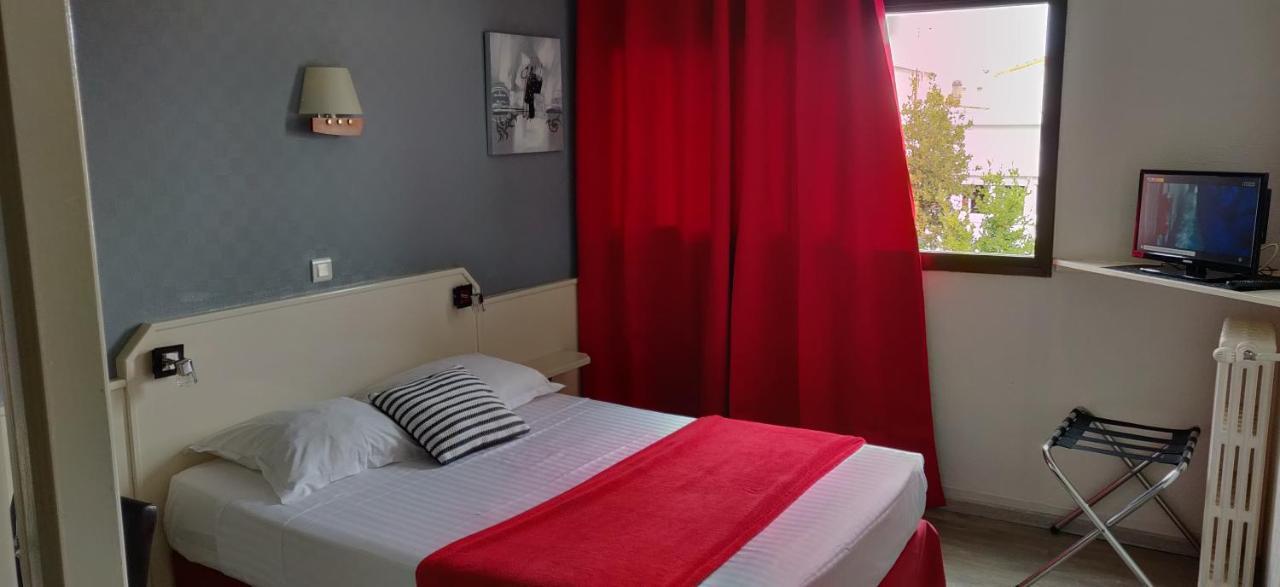Logis Hotel Les Bleuets Ρουαγιάν Εξωτερικό φωτογραφία
