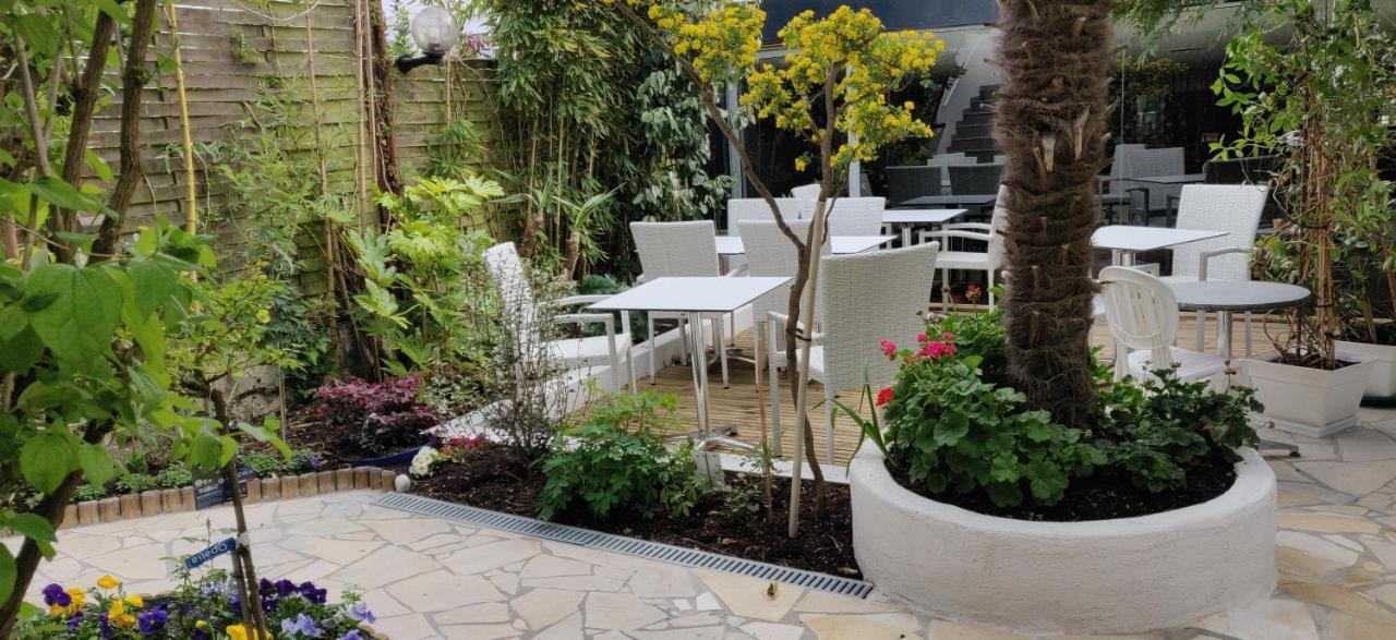 Logis Hotel Les Bleuets Ρουαγιάν Εξωτερικό φωτογραφία