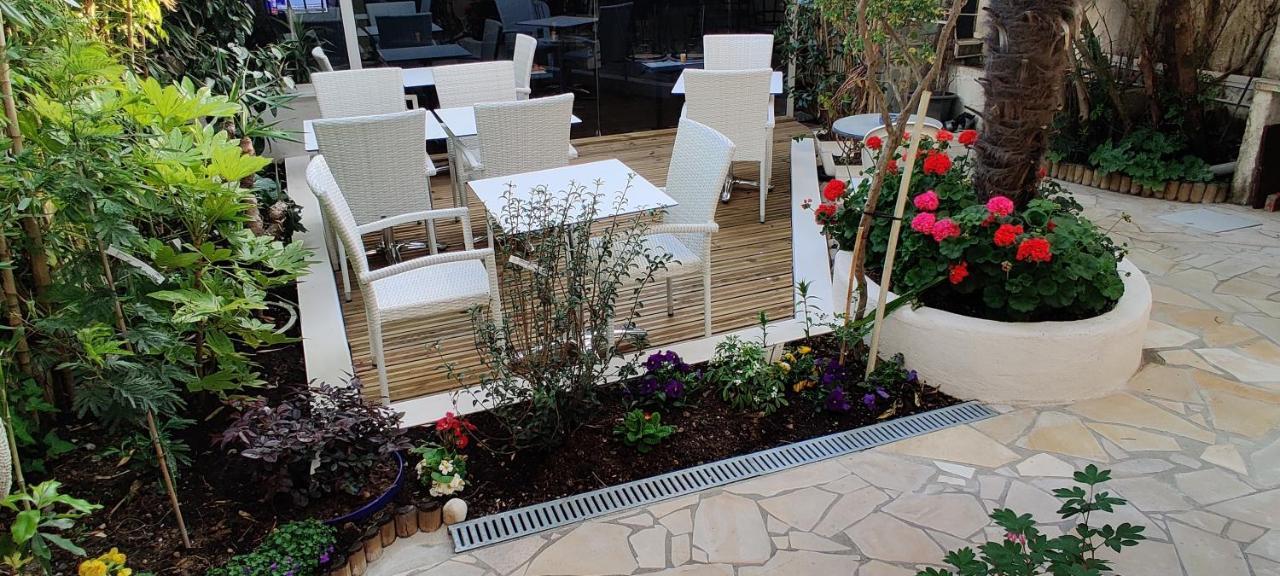Logis Hotel Les Bleuets Ρουαγιάν Εξωτερικό φωτογραφία